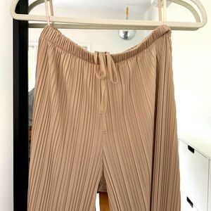 Uniqlo Pleated pants with drawstring
